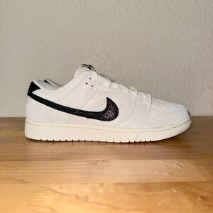Nike Dunk Low SE Sneaker Glittery Suede Sparkle White Black HQ3502-100 W11.5 M10